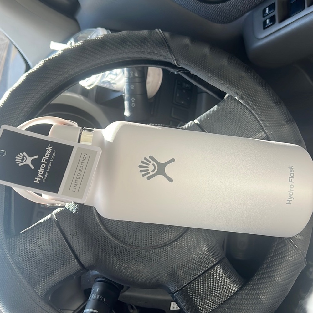 Hydro Flask 32oz brand new